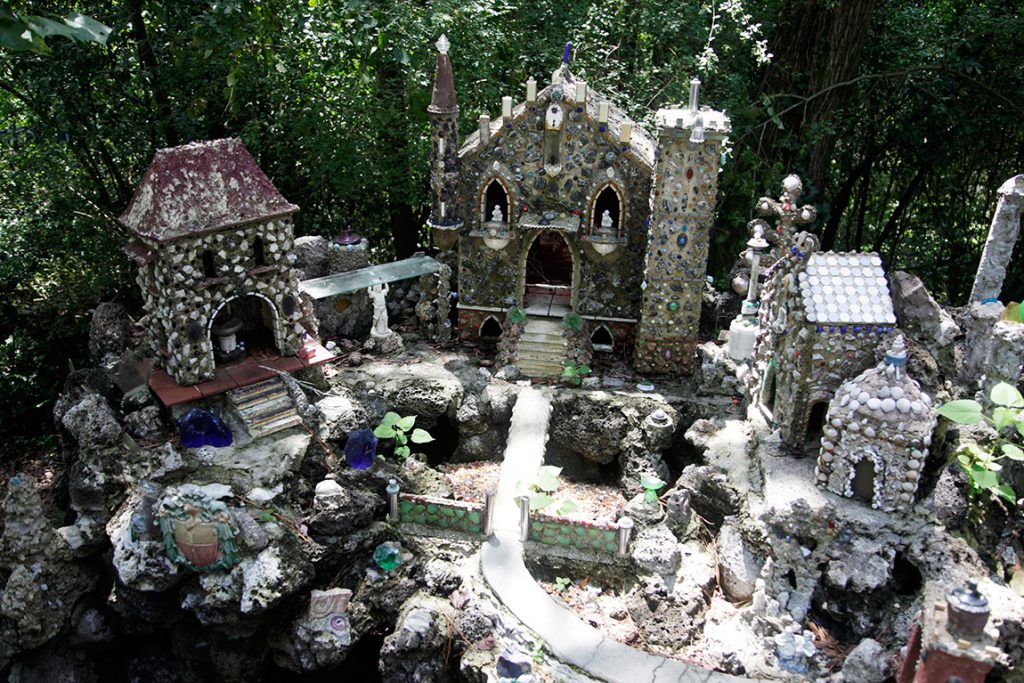 ave-maria-grotto-3